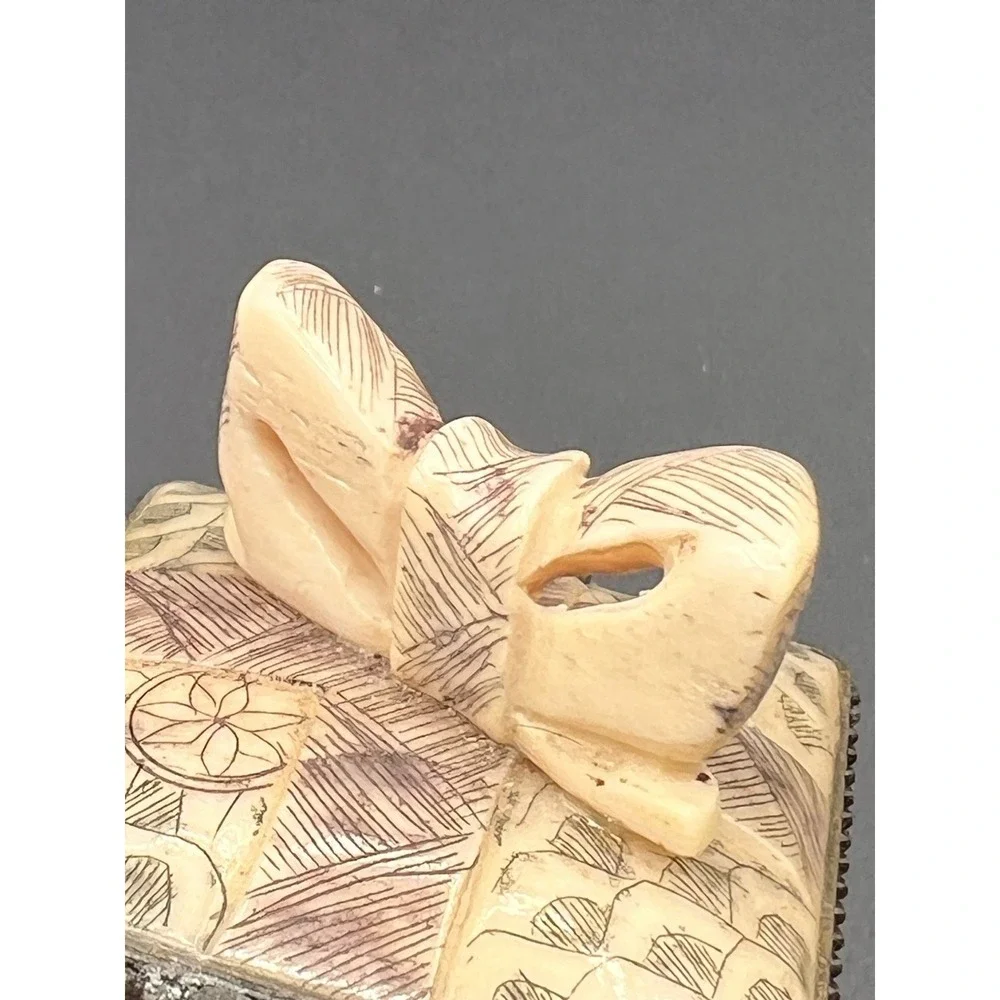 Vintage Handmade Trinket Box‎